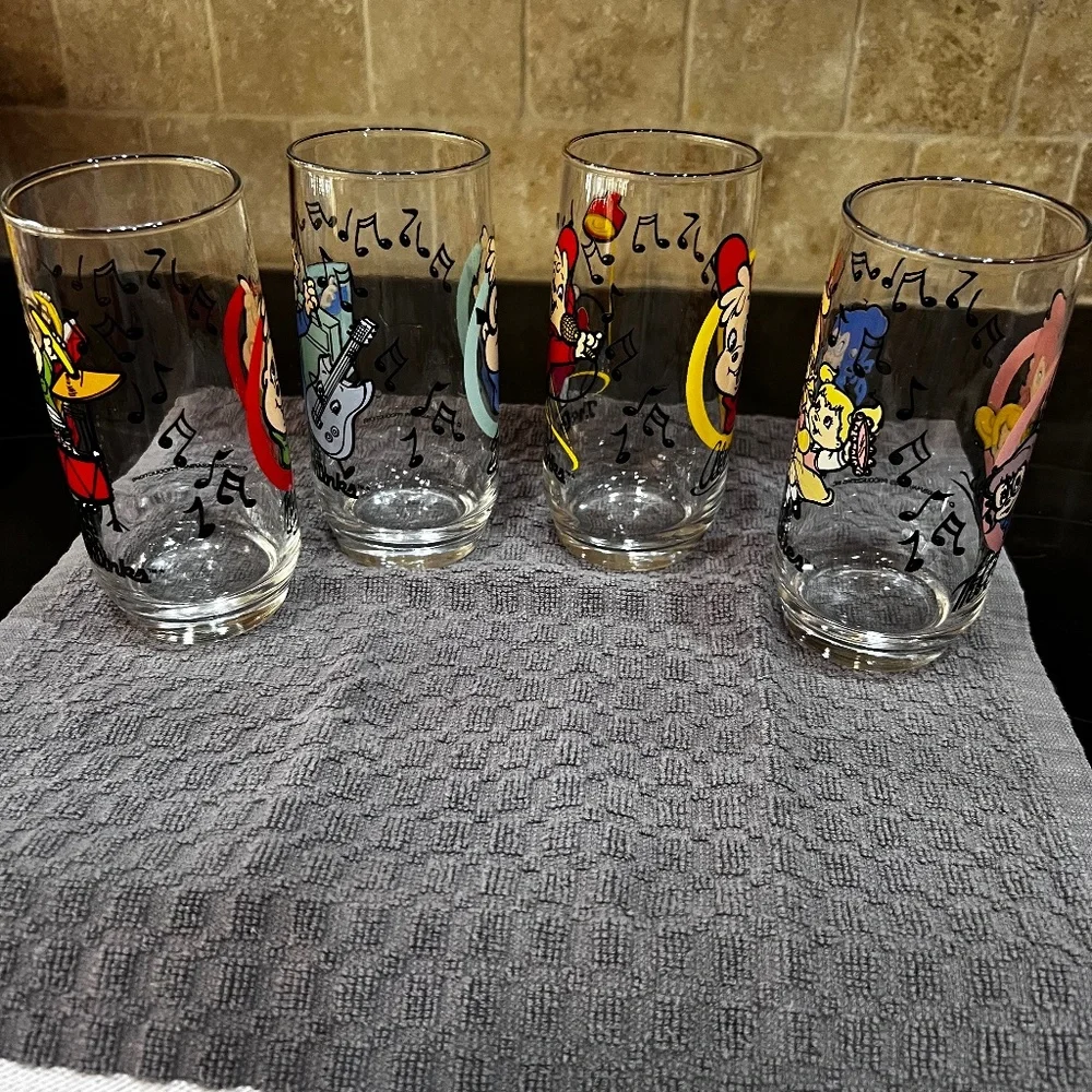Vintage set of 4 1985 Hardees Chipmunk Glasses - Picture 4 of 6